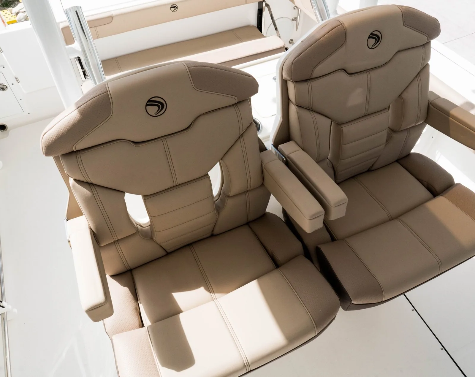 EdgeWater 325CC seating