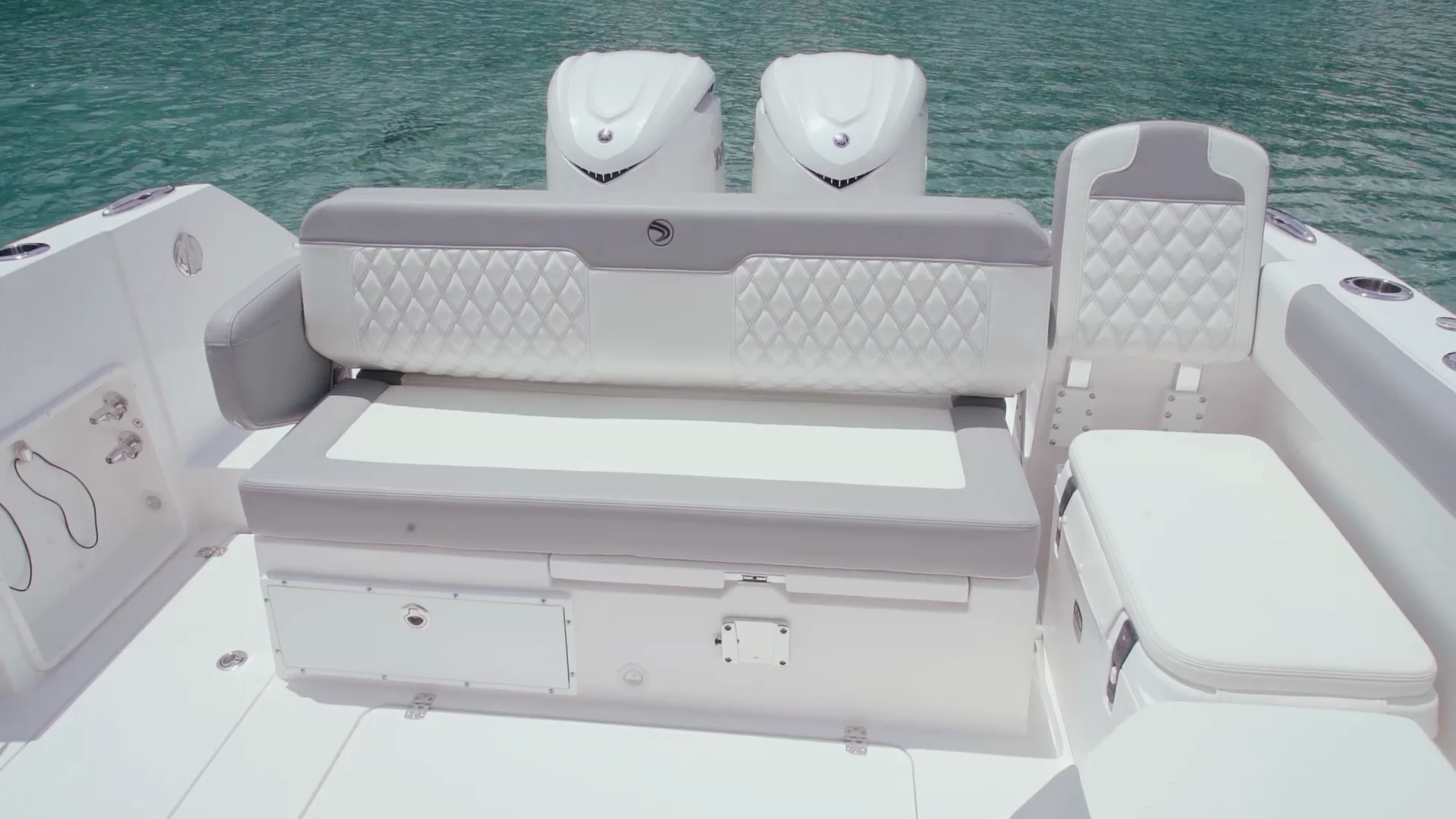 EdgeWater 310SC convertible transom seating