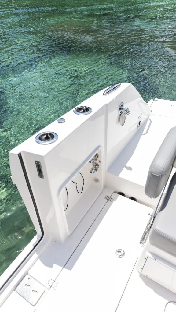 EdgeWater 310SC dive door